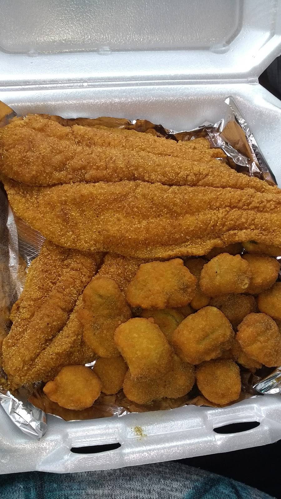 T&T Diner | restaurant | 2234 Green Bay Rd, North Chicago, IL 60064, USA | 2246373572 OR +1 224-637-3572