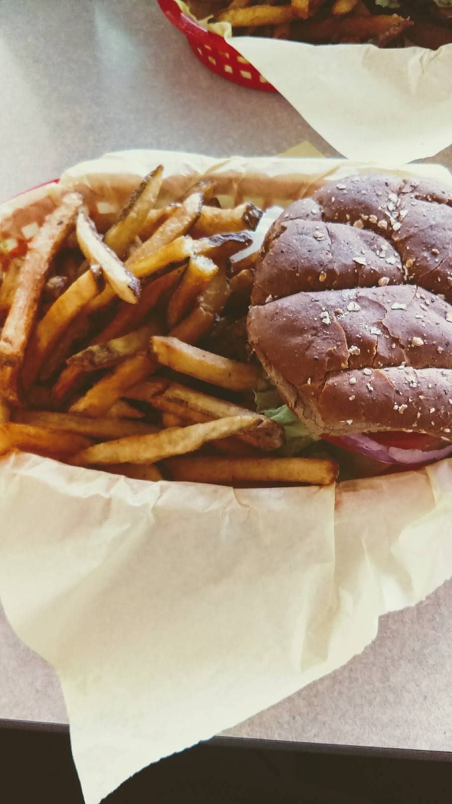 Cousins Burgers | restaurant | 19318 Soledad Canyon Rd, Canyon Country, CA 91351, USA | 6612984200 OR +1 661-298-4200