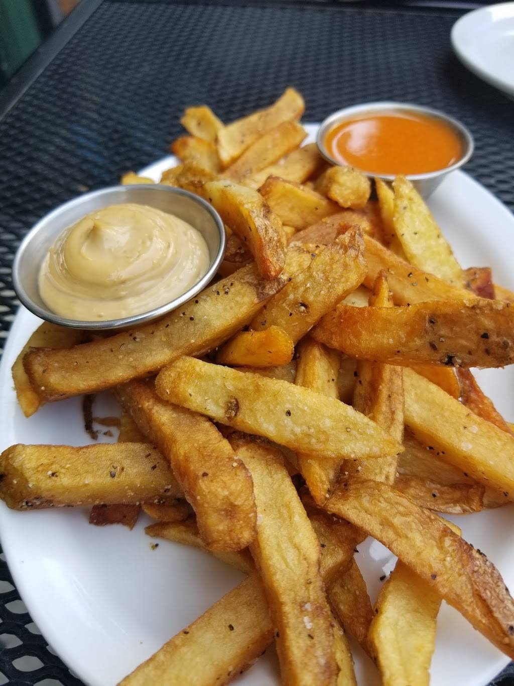 The Hoppy Gnome | restaurant | 203 E Berry St, Fort Wayne, IN 46802, USA | 2604220070 OR +1 260-422-0070