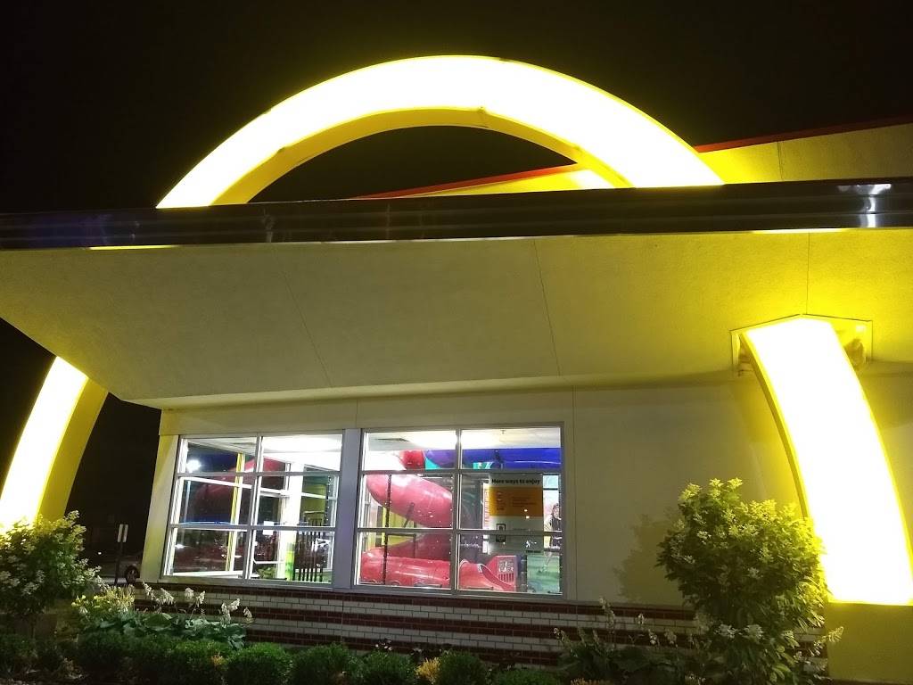 McDonalds | cafe | 8040 Nicollet Ave, Bloomington, MN 55420, USA | 9528886844 OR +1 952-888-6844