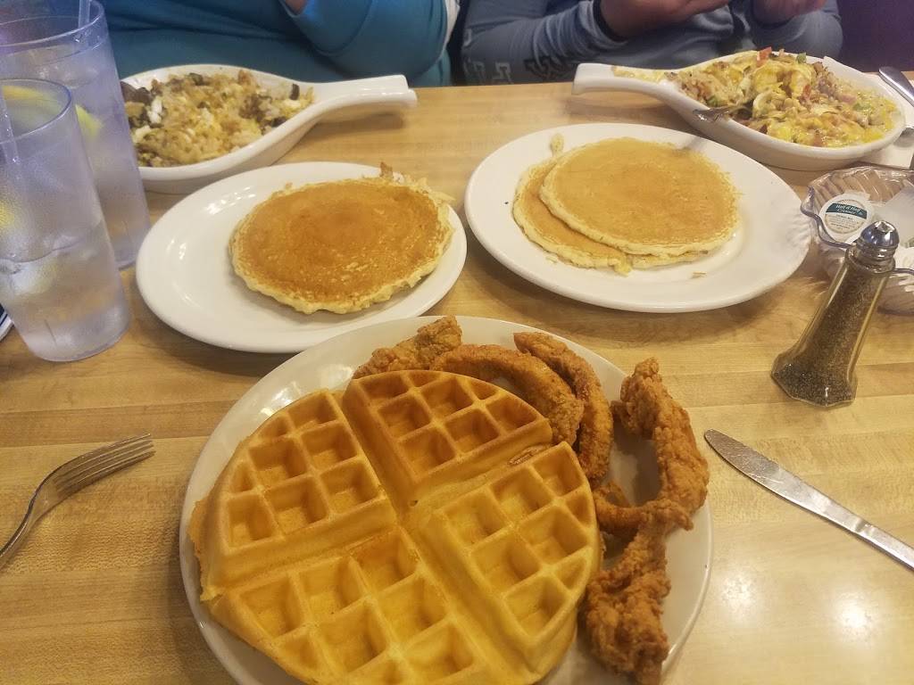 Skillets Bistro | restaurant | 2040 45th St, Highland, IN 46322, USA | 2192934017 OR +1 219-293-4017