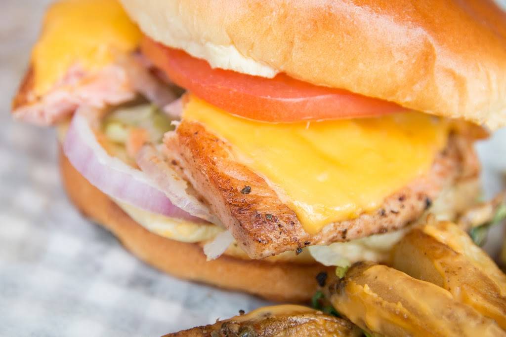 Mikkeys Retro Grill | restaurant | 5319 S Hyde Park Blvd, Chicago, IL 60615, USA | 7736758525 OR +1 773-675-8525