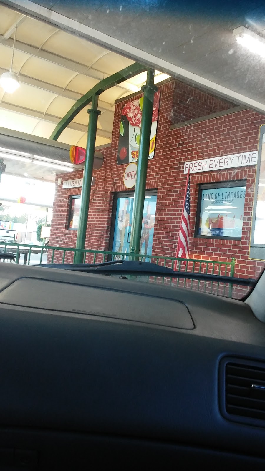 Sonic Drive-In | restaurant | 2105 Farmerville Hwy, Ruston, LA 71270, USA | 3185132185 OR +1 318-513-2185