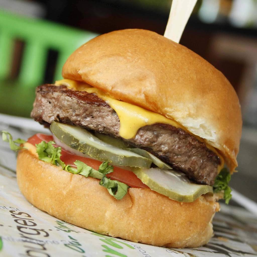 Wahlburgers | restaurant | G-4372 Miller Rd, Flint, MI 48507, USA | 8102657354 OR +1 810-265-7354