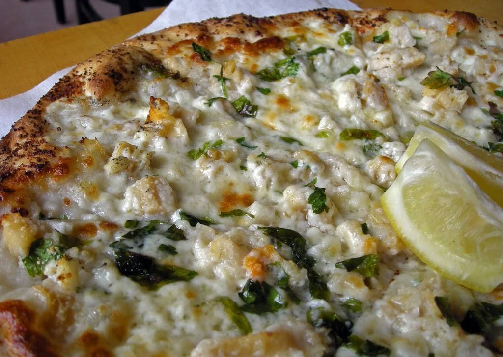 Roccos Off Wooster Pizza,Delivery & Italian Restaurant | restaurant | 2311 Boston Post Rd, Guilford, CT 06437, USA | 2035335032 OR +1 203-533-5032