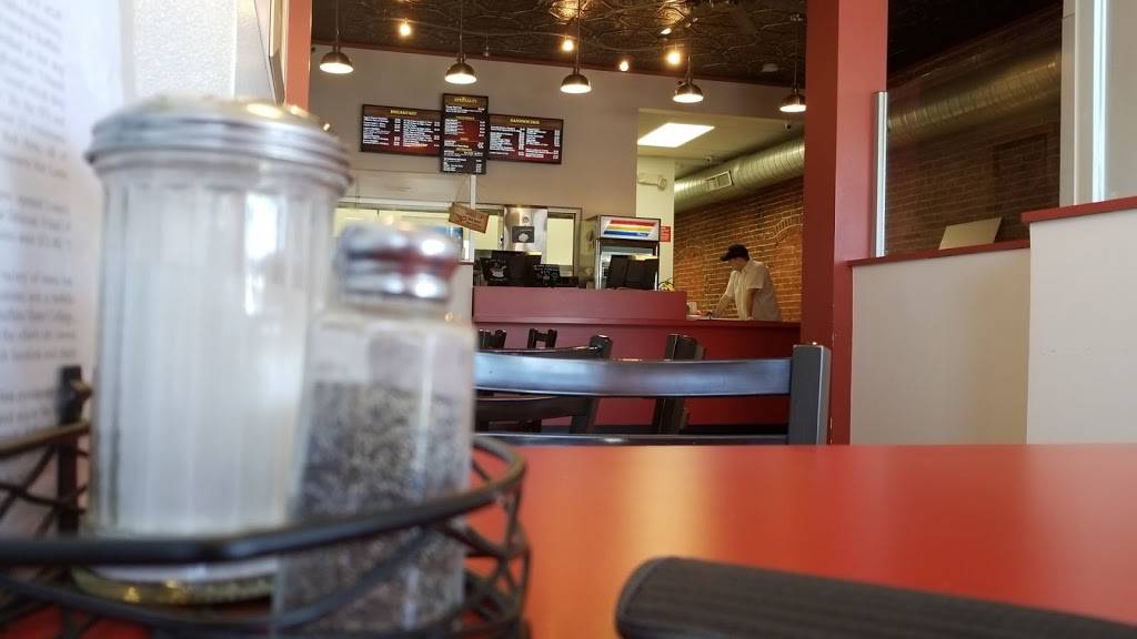 Louies Texas Red Hots | restaurant | 18 Webster St, North Tonawanda, NY 14120, USA | 7166924687 OR +1 716-692-4687