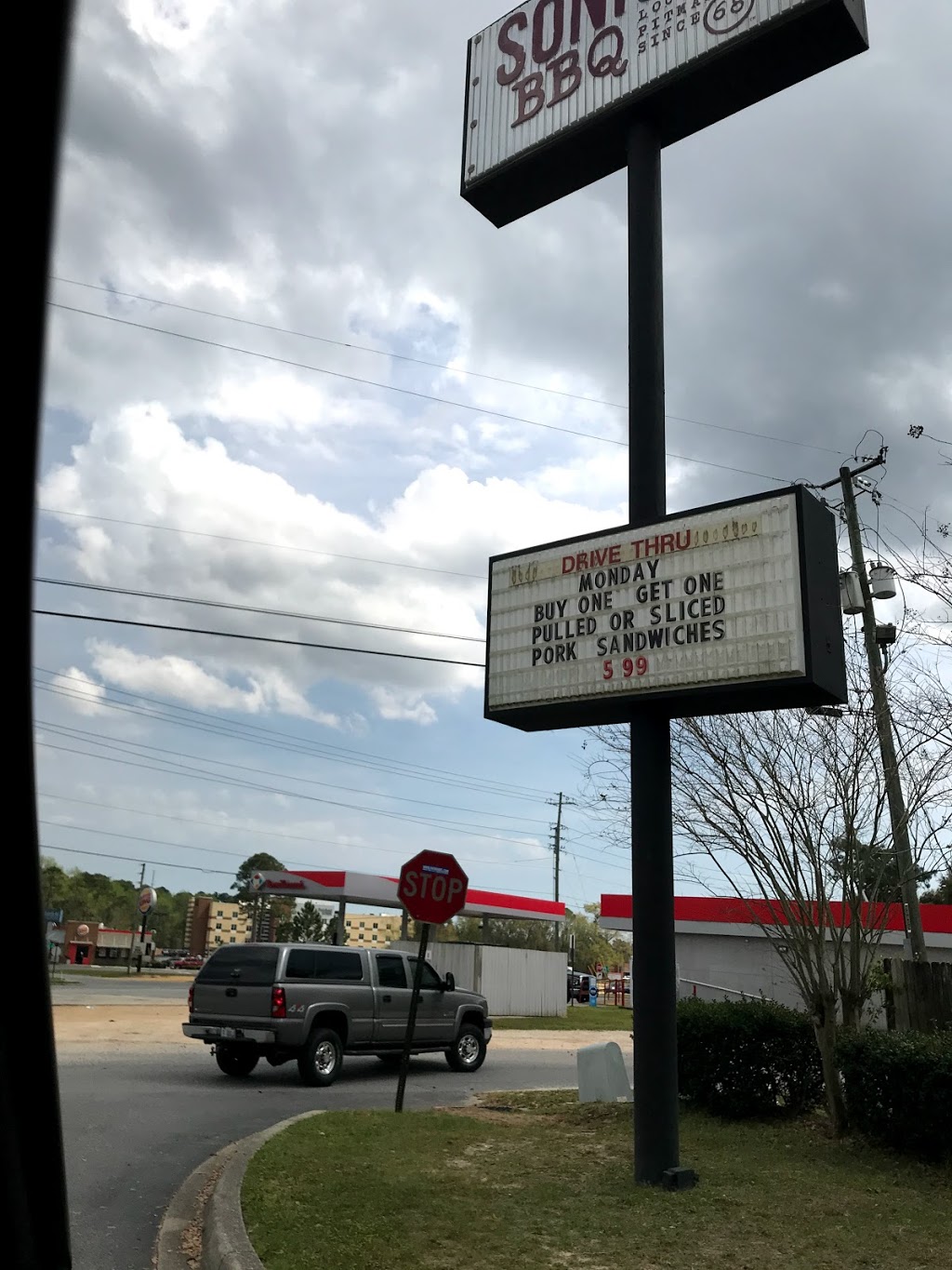 Sonnys BBQ | restaurant | 8313 Chellie Rd, Pensacola, FL 32526, USA | 8509446633 OR +1 850-944-6633