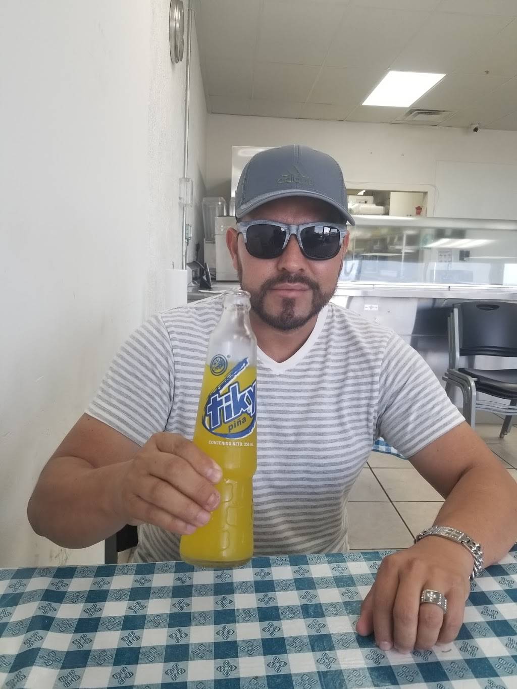 Winchells Donut House | restaurant | 4111 Boulder Hwy, Las Vegas, NV 89121, USA | 7026419800 OR +1 702-641-9800