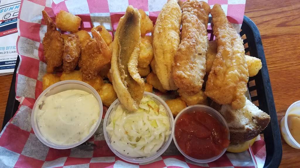 The Tracks Tavern & Grill | restaurant | 1020 E Locust St, Milwaukee, WI 53212, USA | 4145622020 OR +1 414-562-2020