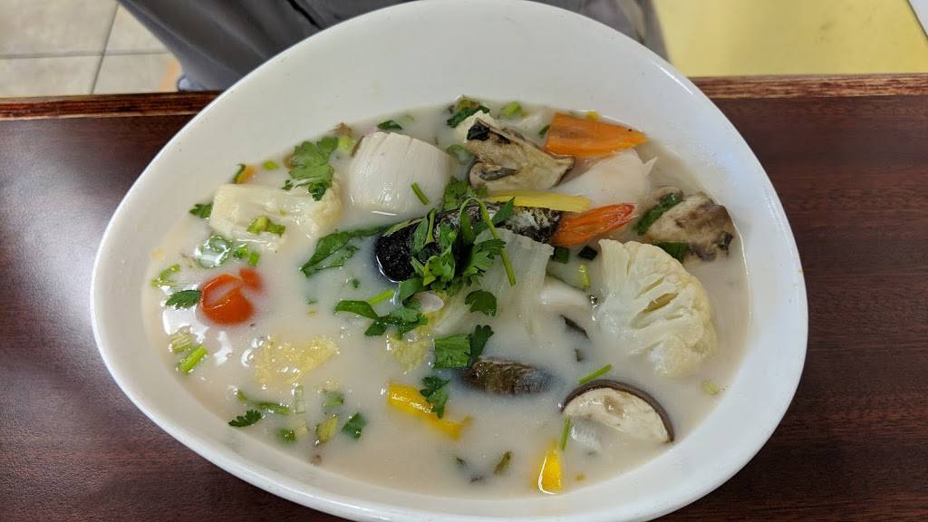 Na Ha Thais Kitchen | restaurant | 471 York Rd, Guelph, ON N1E 3J1, Canada | 5193621467 OR +1 519-362-1467