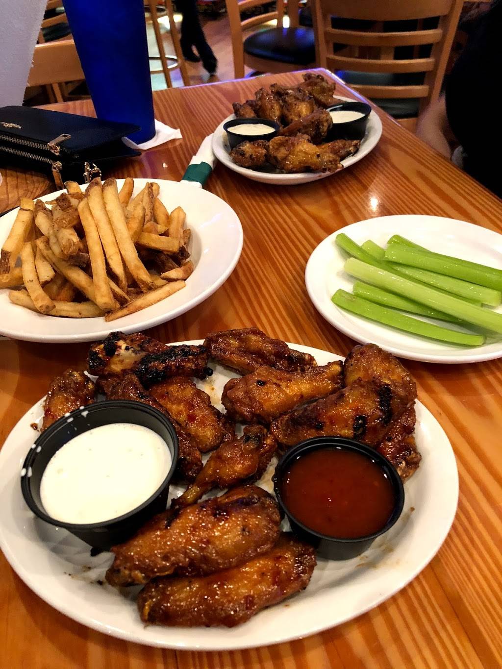 Gators Dockside | restaurant | 4982 New Broad St, Orlando, FL 32814, USA | 3219721974 OR +1 321-972-1974