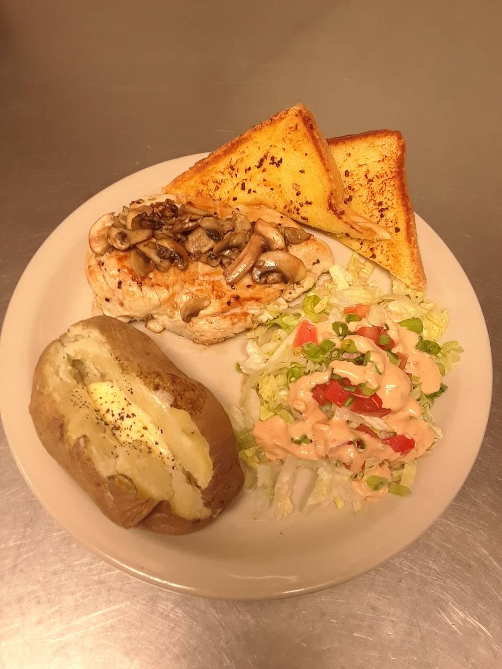 Coachs Bar & Grill | restaurant | 10162 SW Park Way, Portland, OR 97225, USA | 5032038250 OR +1 503-203-8250