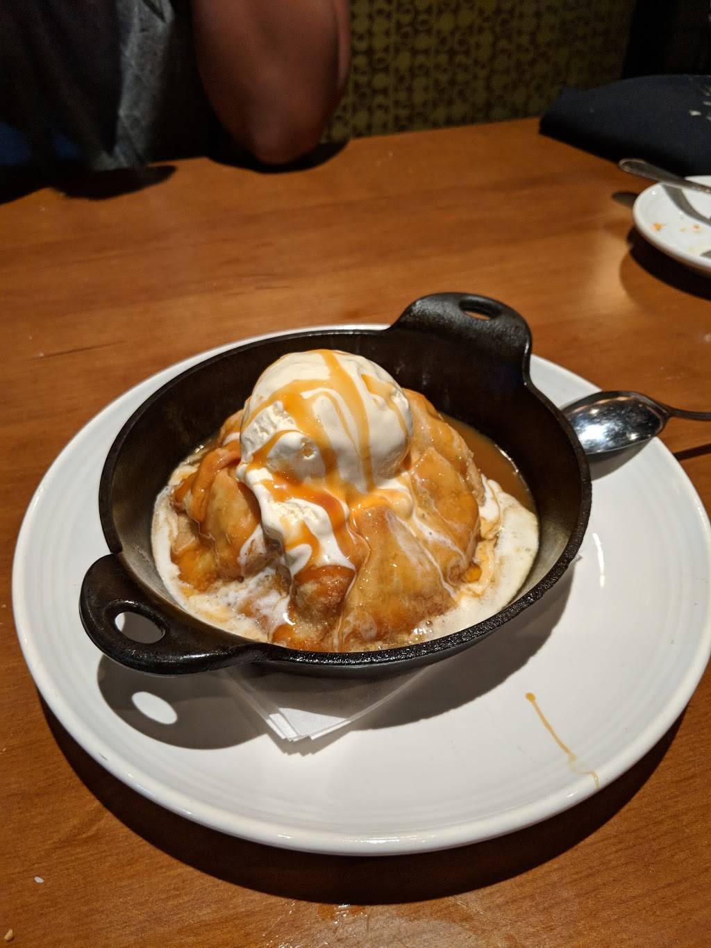 Carrabbas Italian Grill | restaurant | 18600 NW 87th Ave, Miami Gardens, FL 33015, USA | 3058169131 OR +1 305-816-9131