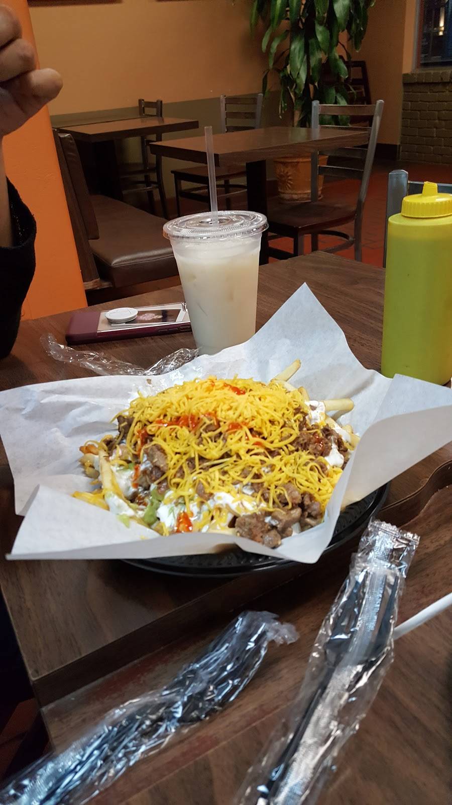 Robertitos Taco Shop | restaurant | 4509 N Blackstone Ave, Fresno, CA 93726, USA | 5592268205 OR +1 559-226-8205