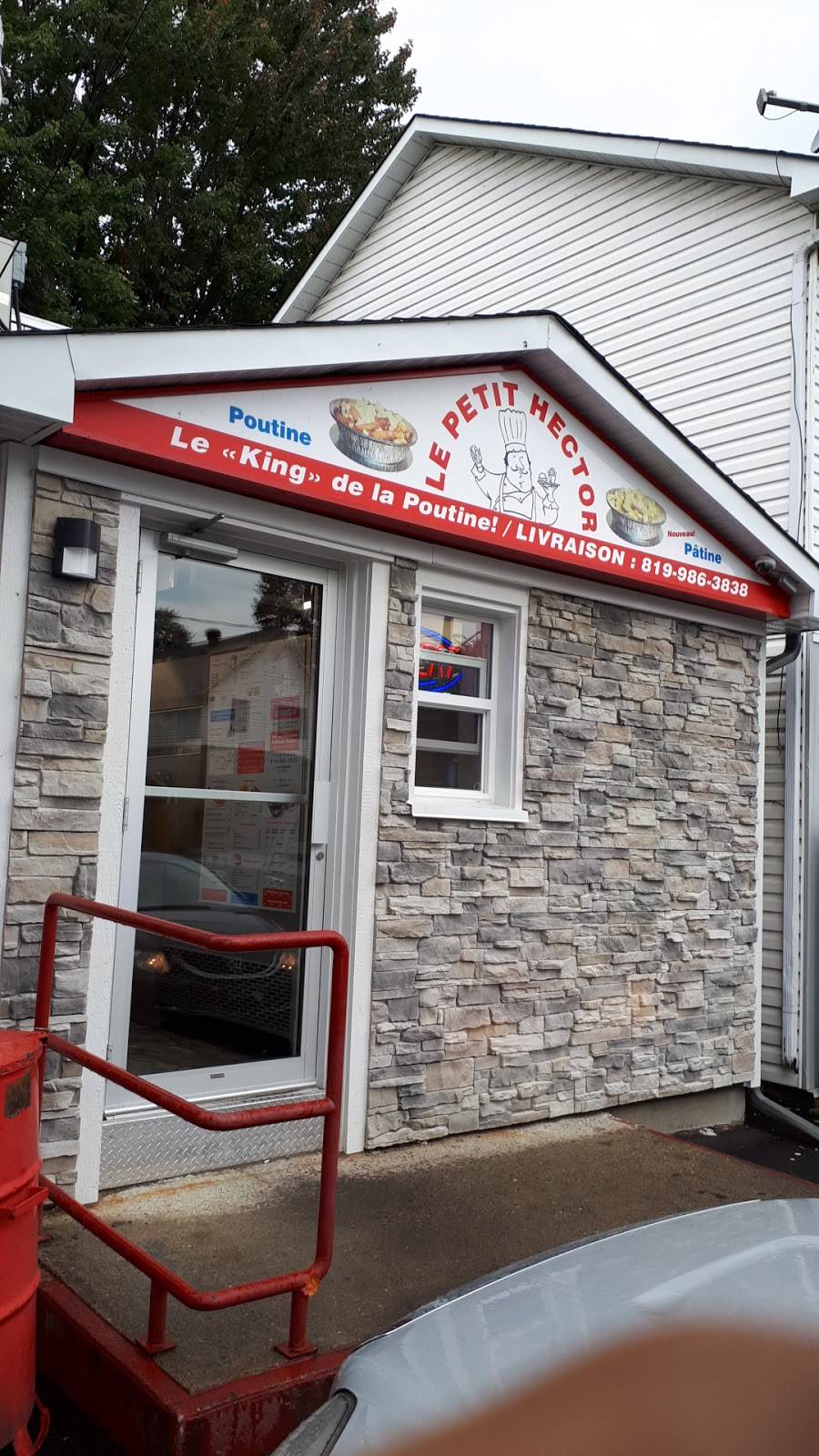 Restaurant Le Petit Hector | restaurant | 565 Rue Bélanger, Gatineau, QC J8L 2M7, Canada | 8199863838 OR +1 819-986-3838