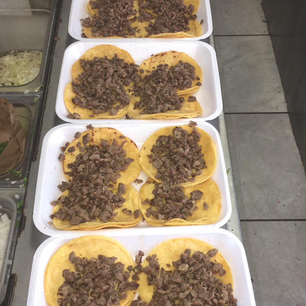 Mini tacos El Sombrero De Jalisco | restaurant | 1222 TX-44, Agua Dulce, TX 78330, USA | 3617268108 OR +1 361-726-8108