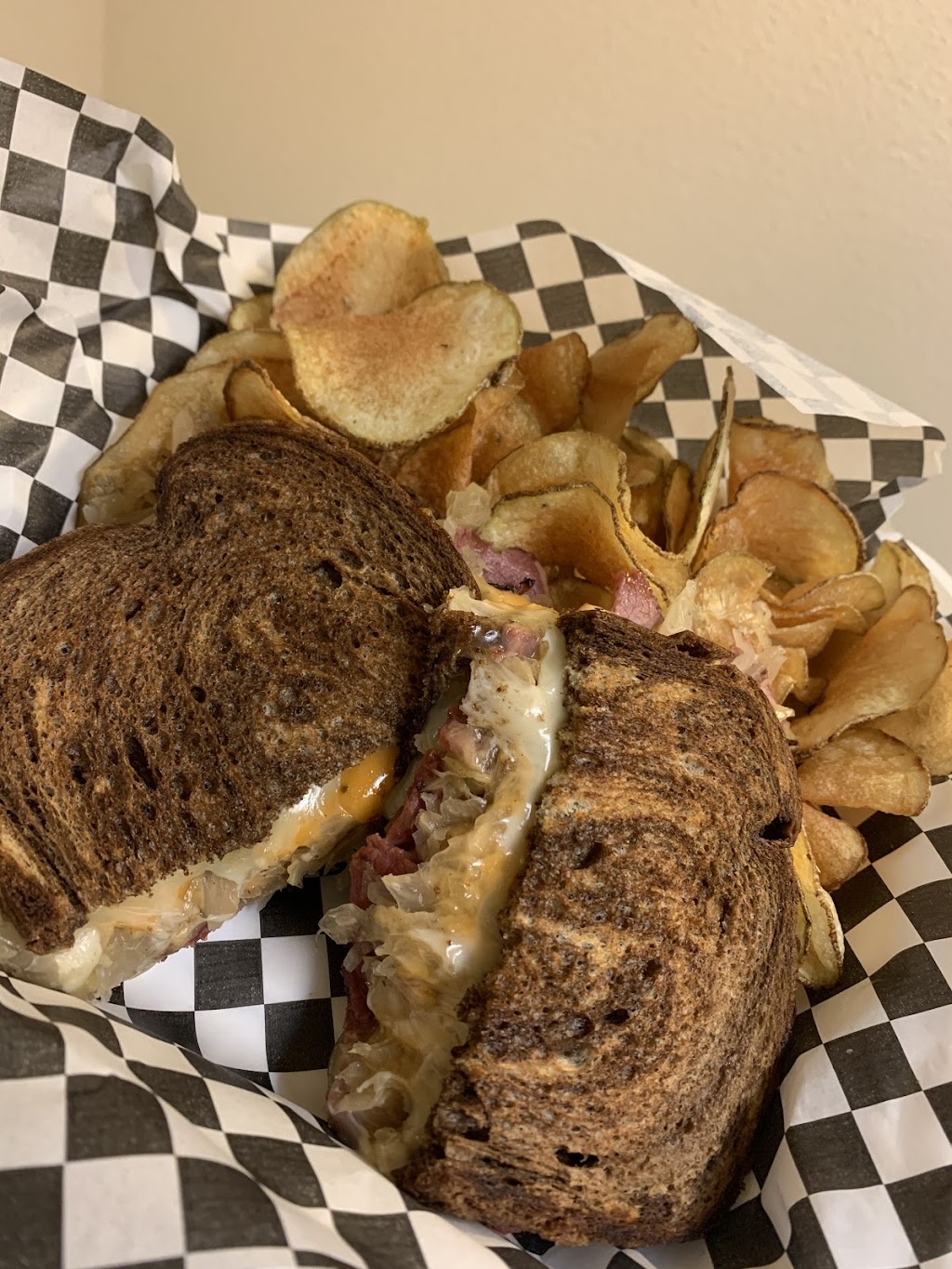 Kellans Dogs | restaurant | 360 SW Zobrist St, Estacada, OR 97023, USA | 9717104822 OR +1 971-710-4822