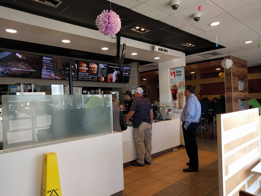 McDonalds | cafe | 2899 Valley View Ln, Farmers Branch, TX 75234, USA | 9726201247 OR +1 972-620-1247