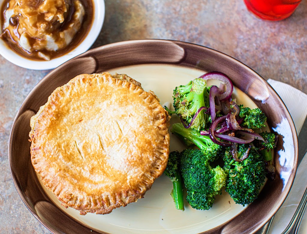 Luckys Restaurant & Bar | restaurant | 1401 Marvin Rd NE STE 310, Lacey, WA 98516, USA | 3609723300 OR +1 360-972-3300