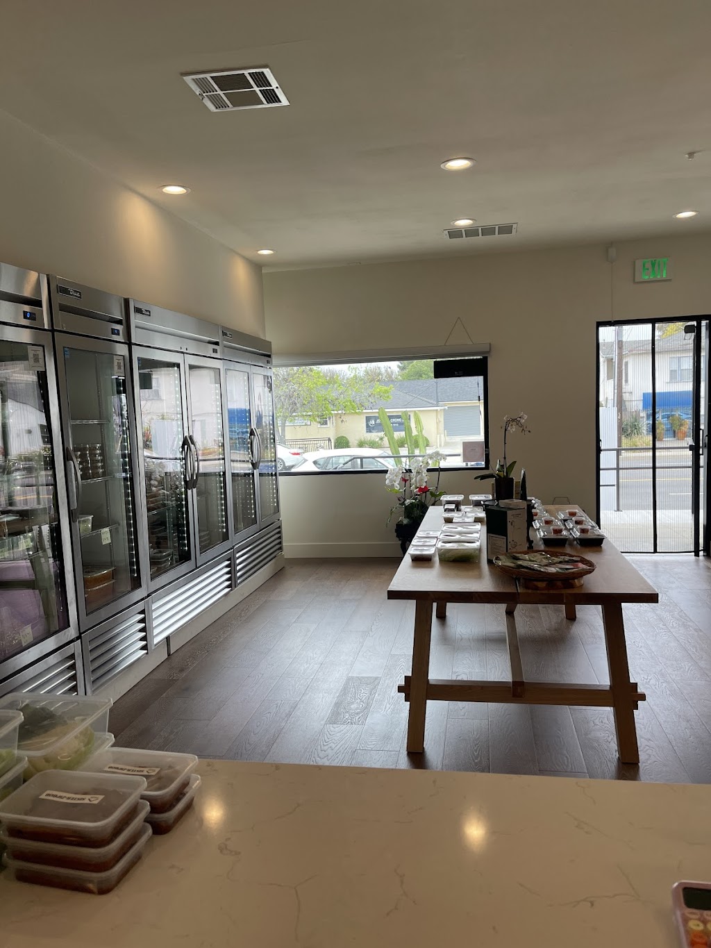 Sister Jipbob | restaurant | 124 N Euclid St, Fullerton, CA 92832, USA | 7146868962 OR +1 714-686-8962