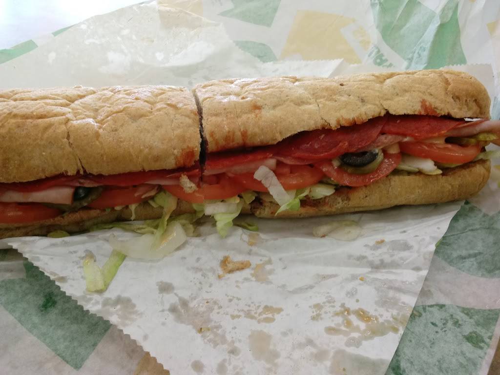Subway | restaurant | 3003 Whitehall Rd, Muskegon, MI 49445, USA | 2317663604 OR +1 231-766-3604