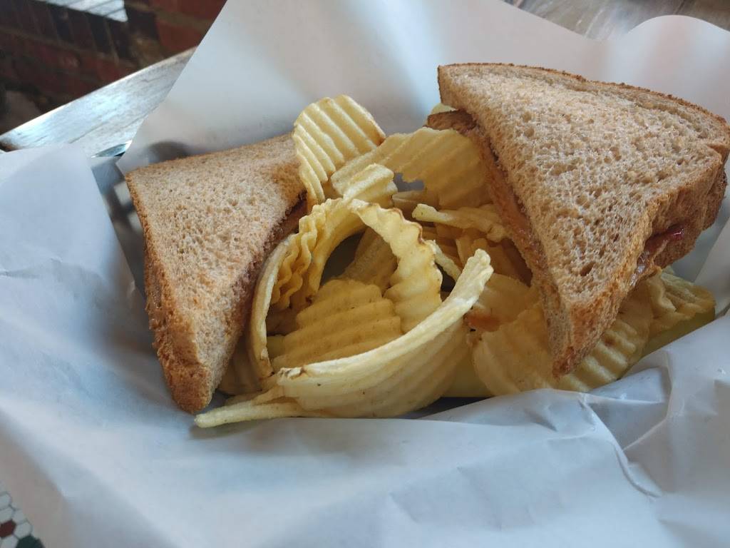 Farm Luck Soda Fountain & Dry Goods | restaurant | 109 W Franklin St #119, Waxahachie, TX 75165, USA | 2149038021 OR +1 214-903-8021