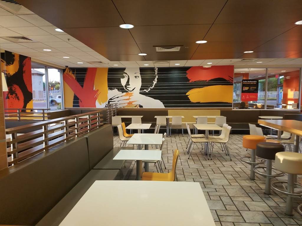 McDonalds | cafe | 2646 N PanAm Expy, San Antonio, TX 78208, USA | 2102248037 OR +1 210-224-8037