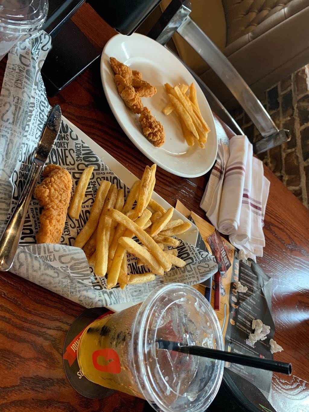 Smokey Bones Bar & Fire Grill | restaurant | 21733 FL-7, Boca Raton, FL 33428, USA | 5618527870 OR +1 561-852-7870