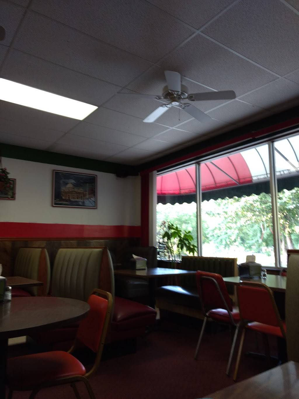 Gallina Pizza | restaurant | 505 N 7th St, Riverton, IL 62561, USA | 2176298743 OR +1 217-629-8743