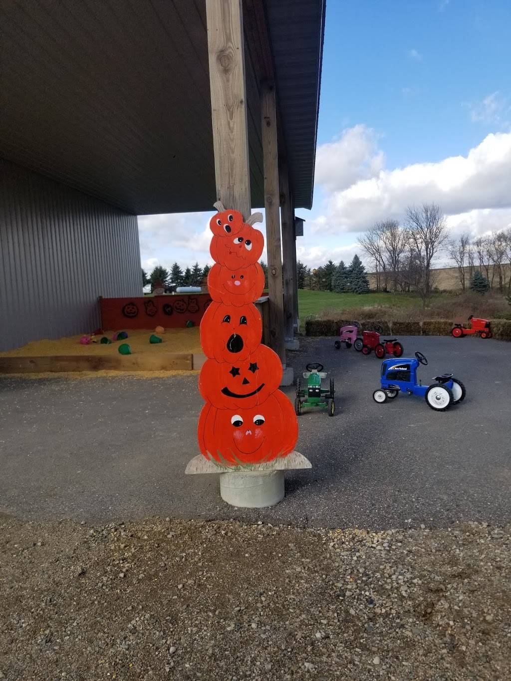 Happ-E-Hill Pumpkin Farm | restaurant | N4380 WI-35, Prescott, WI 54021, USA | 7157922676 OR +1 715-792-2676