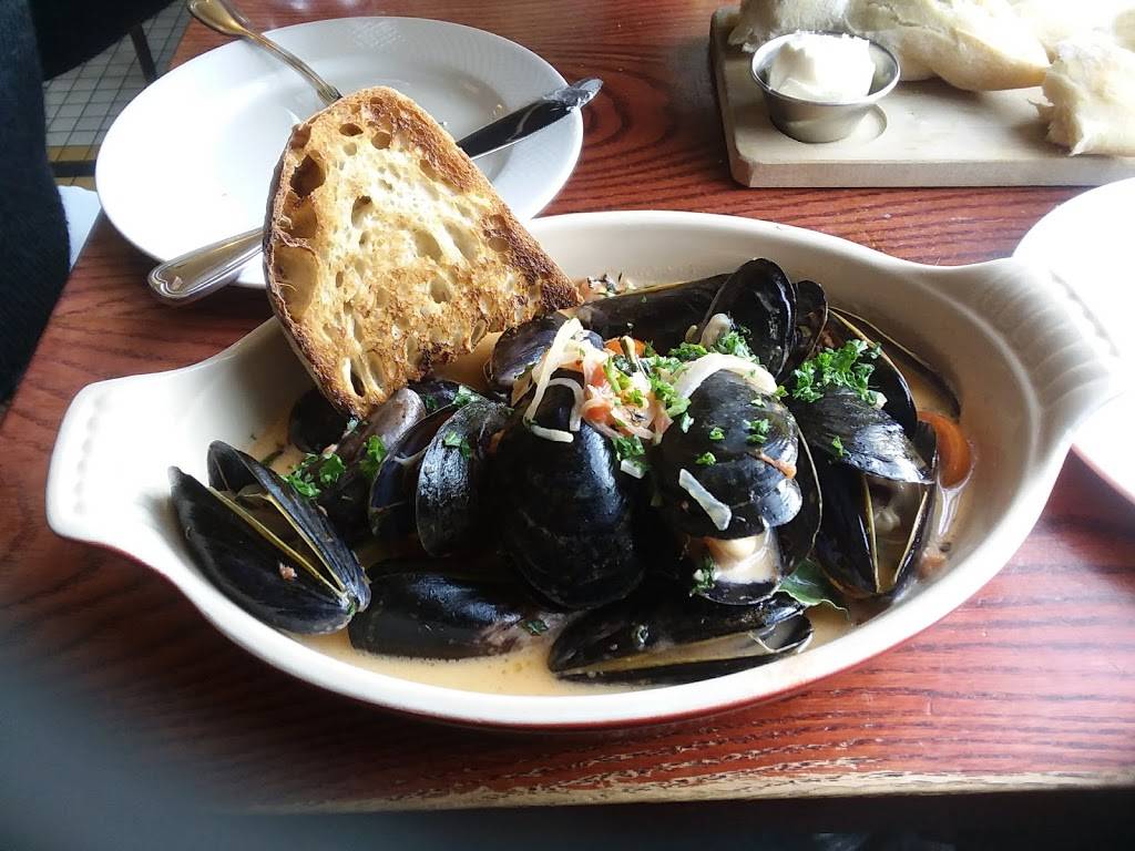 Le Bouchon | restaurant | 1958 N Damen Ave, Chicago, IL 60647, USA | 7738626600 OR +1 773-862-6600