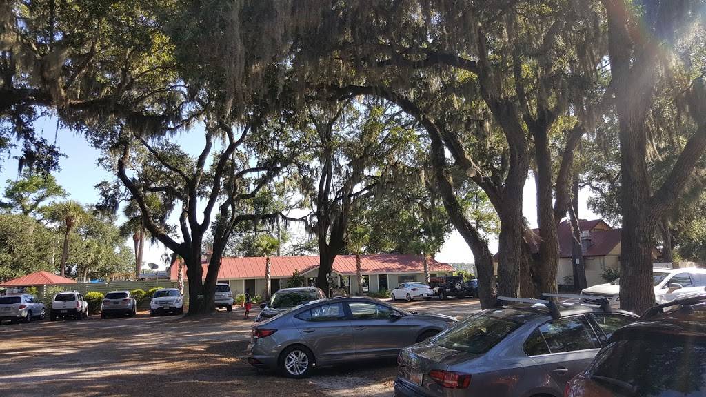 Fish camp | restaurant | 11 Simmons Rd, Hilton Head Island, SC 29926, USA | 8438422267 OR +1 843-842-2267