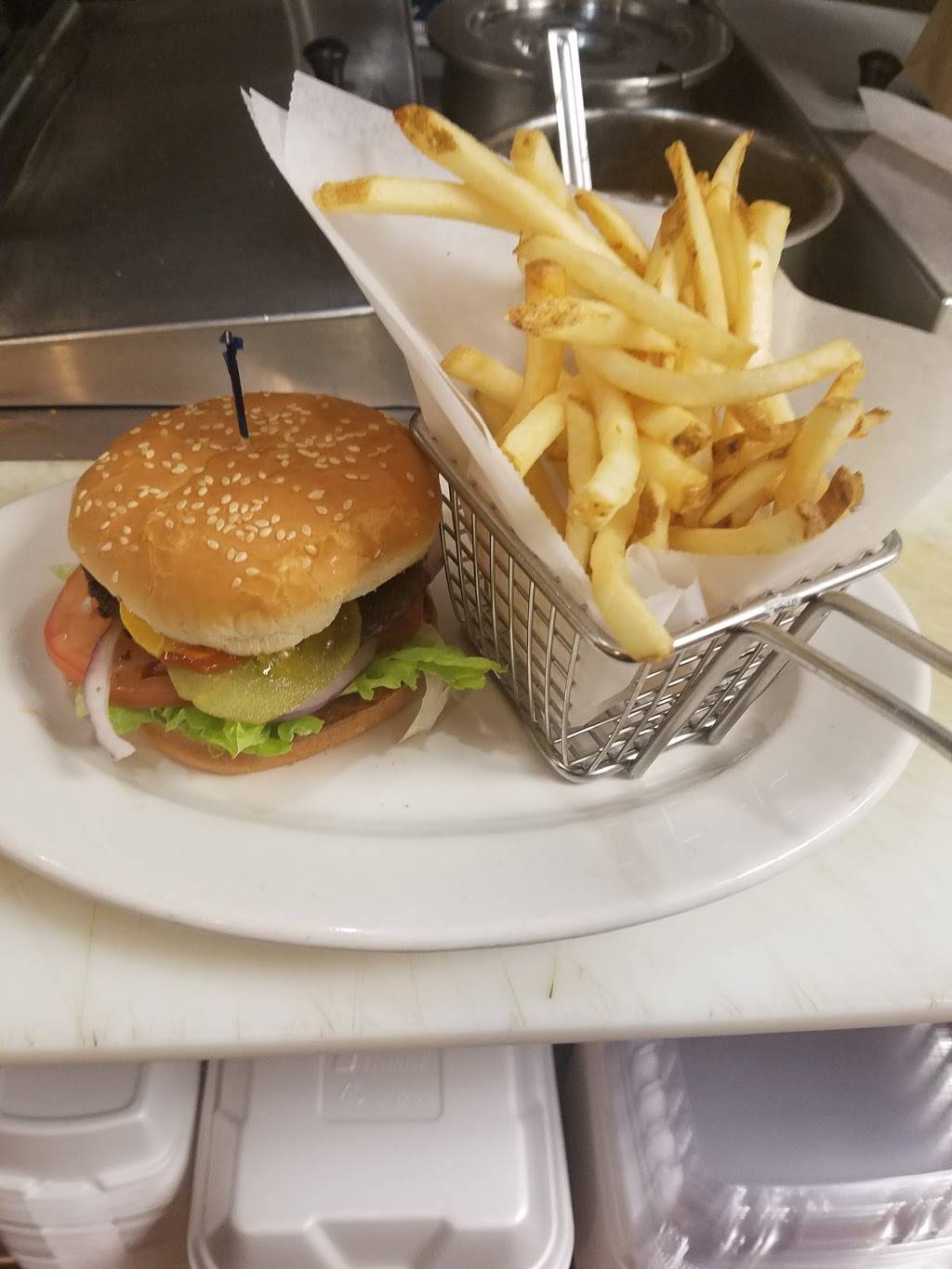 Louies Texas Red Hots | restaurant | 1098 Elmwood Ave, Buffalo, NY 14222, USA | 7168824687 OR +1 716-882-4687