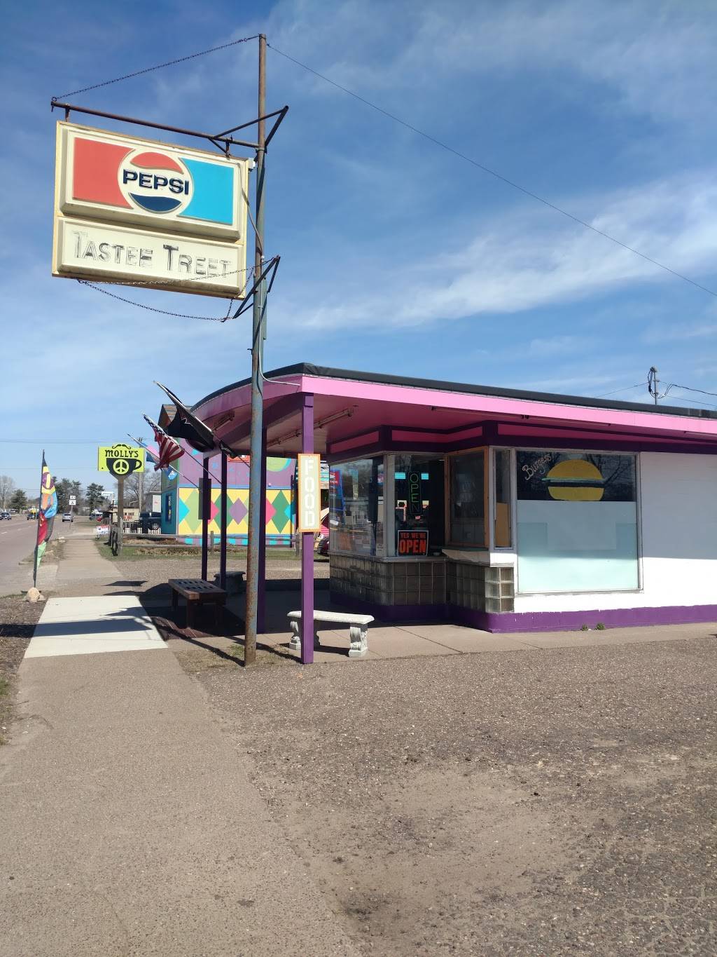 Tastee Treet | restaurant | 433 N Water St, Black River Falls, WI 54615, USA | 7152843004 OR +1 715-284-3004