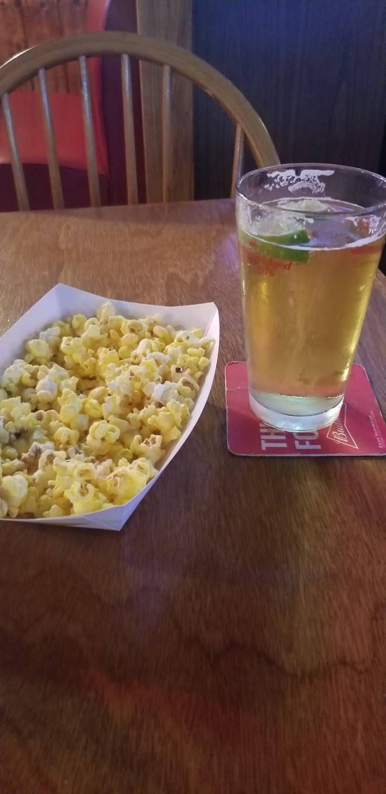 Silver Bullet | restaurant | 135 N Main St, East Peoria, IL 61611, USA | 3096940568 OR +1 309-694-0568