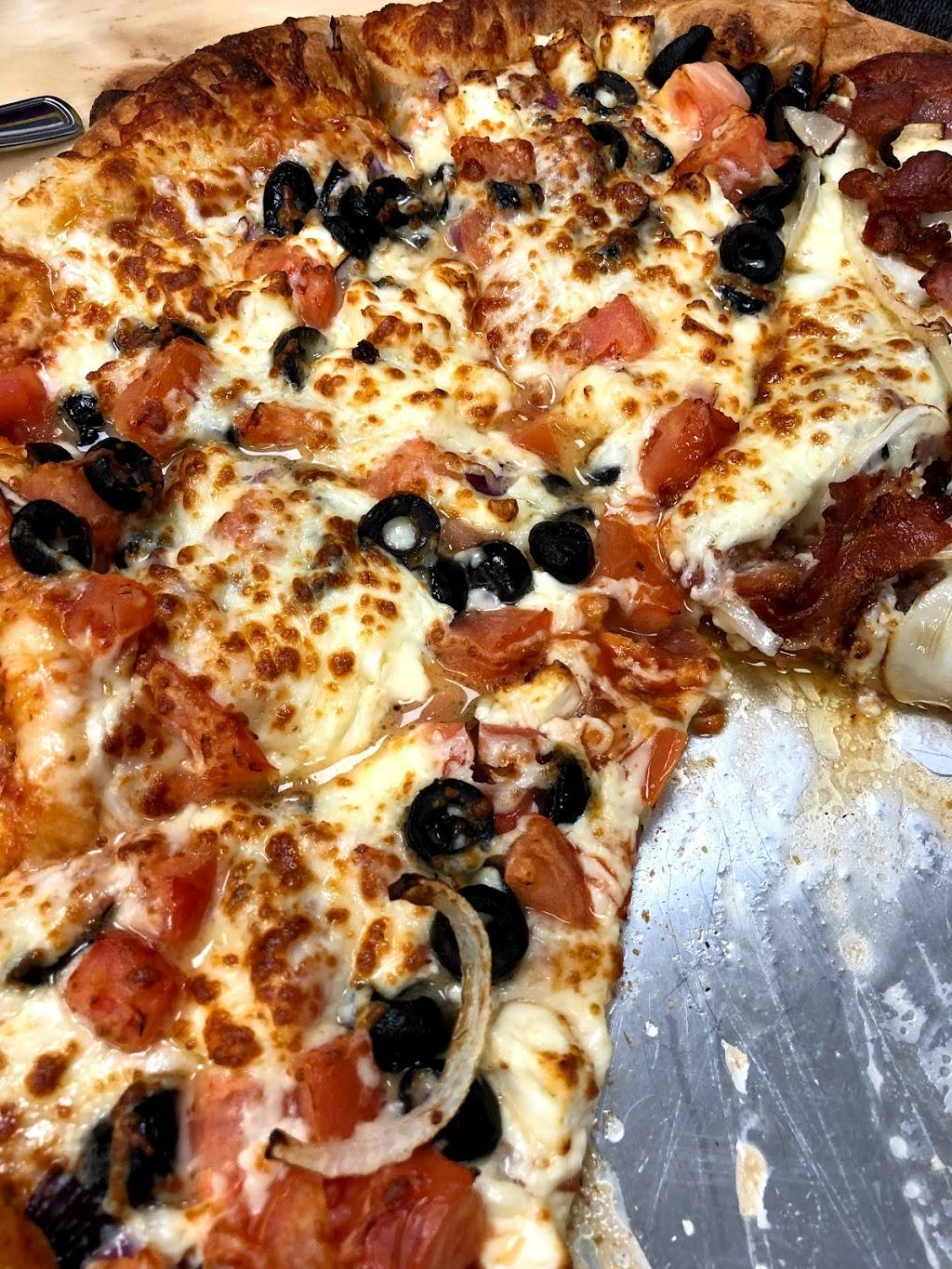 Ramone Pizzeria et Cantine | restaurant | 238 Chemin des Patriotes N, Mont-Saint-Hilaire, QC J3H 3H3, Canada | 4504464040 OR +1 450-446-4040