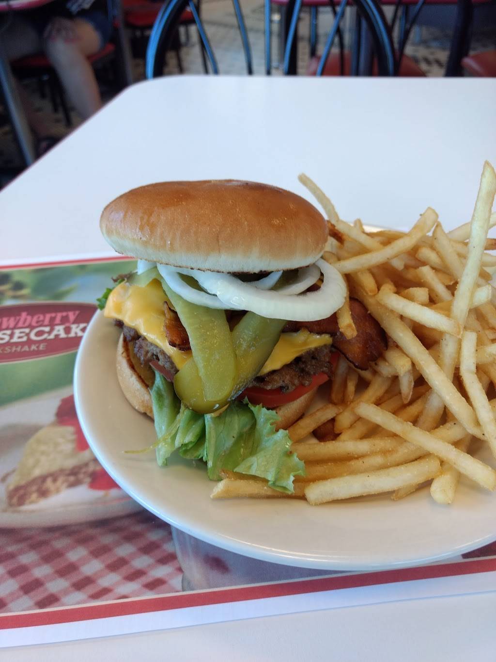 Steak n Shake 2.Go | restaurant | 7230 Woodland Dr, Indianapolis, IN 46278, USA | 3172995043 OR +1 317-299-5043