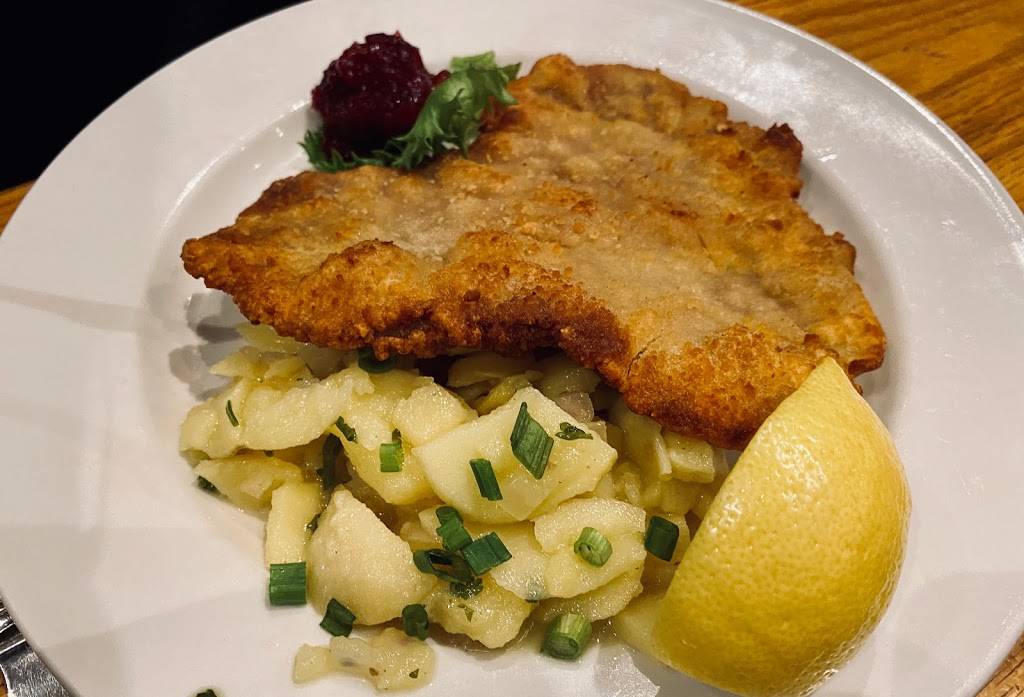 Hofbräuhaus Cleveland | restaurant | 1550 Chester Ave, Cleveland, OH 44114, USA | 2166212337 OR +1 216-621-2337