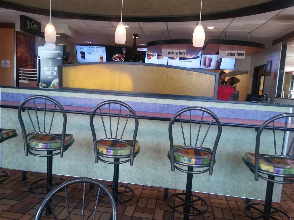 McDonalds | cafe | 5801 Beach Blvd, Jacksonville, FL 32207, USA | 9043960136 OR +1 904-396-0136