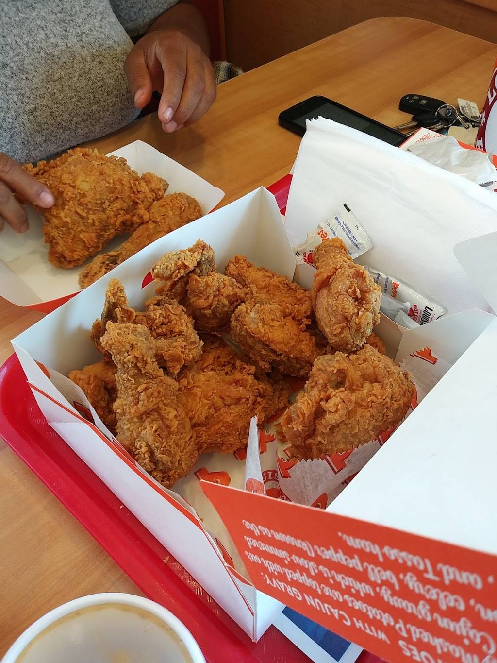 Popeyes Louisiana Kitchen | restaurant | 8527 Foothill Blvd, Sunland-Tujunga, CA 91040, USA | 8182732119 OR +1 818-273-2119