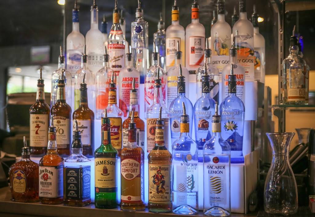 The Couch Sports Lounge | restaurant | 7431 Madison Ave, Citrus Heights, CA 95610, USA | 9169613342 OR +1 916-961-3342