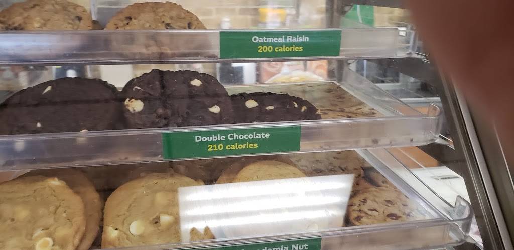 Subway | restaurant | 2575 Airport Rd, Jackson, MI 49202, USA | 5177846888 OR +1 517-784-6888