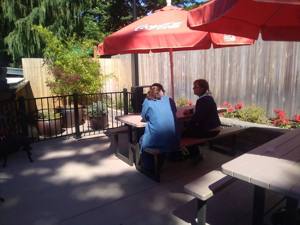 Burgermaster | restaurant | 10606 Northup Way, Bellevue, WA 98004, USA | 4258279566 OR +1 425-827-9566