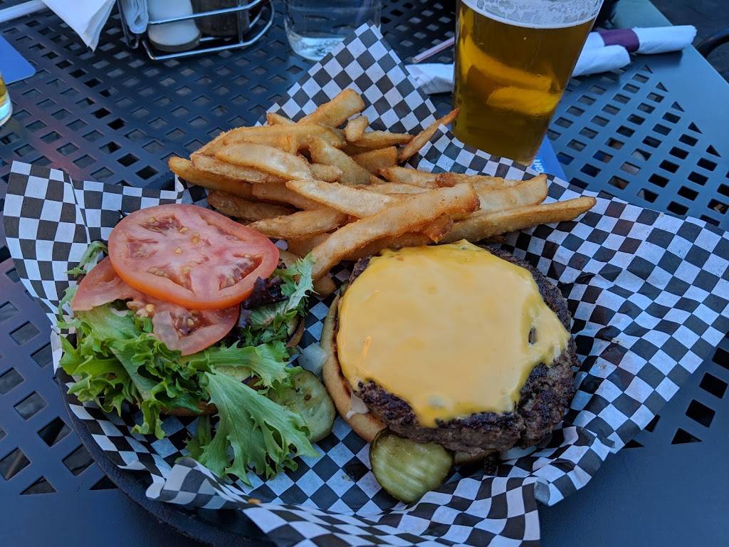 Tom & Earls Back Alley Grill | restaurant | 651 Parkway #110, Gatlinburg, TN 37738, USA | 8653256022 OR +1 865-325-6022