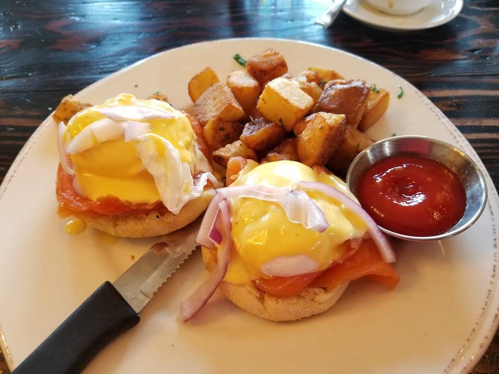 The Twisted Apron | restaurant | 1833 Wyandotte St E, Windsor, ON N8Y 1E2, Canada | 5192562665 OR +1 519-256-2665