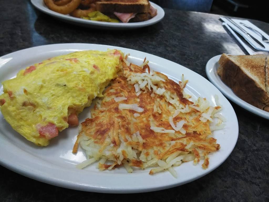 Jerrys Coney Island | restaurant | 5744 Highland Rd, Waterford Twp, MI 48327, USA | 2486733345 OR +1 248-673-3345