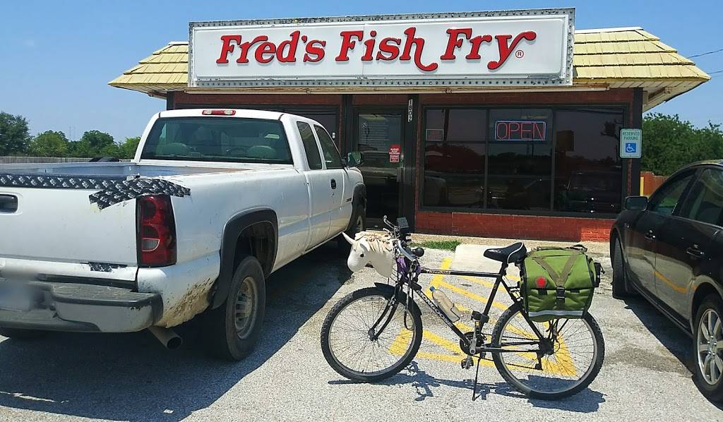 Freds Fish Fry | restaurant | 1802 Goliad Rd, San Antonio, TX 78223, USA | 2103372621 OR +1 210-337-2621