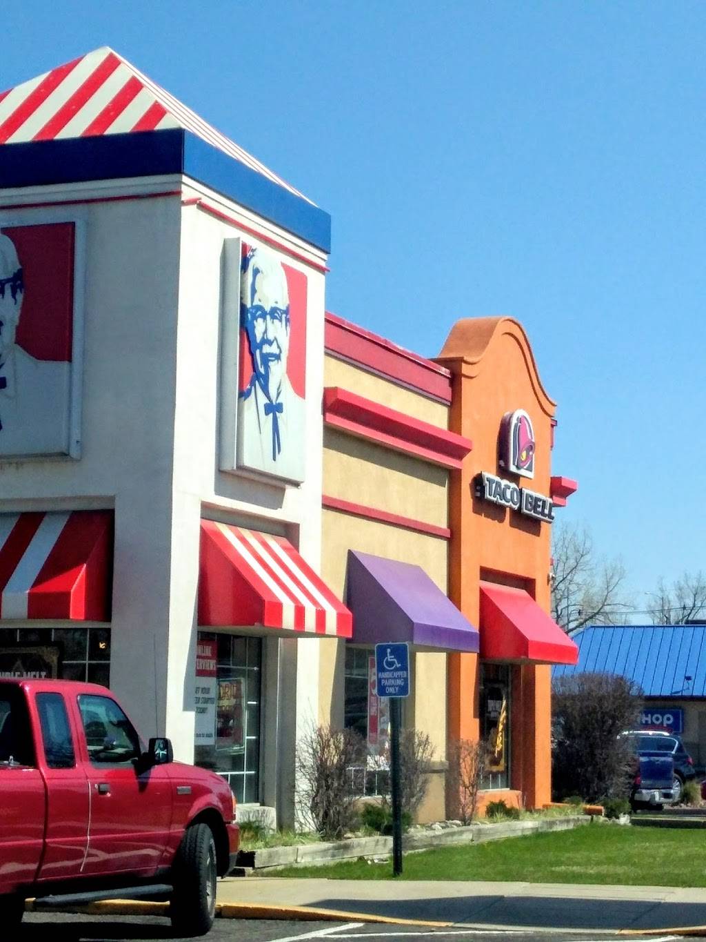 KFC | restaurant | 3110 S Sheridan Blvd, Denver, CO 80227, USA | 3039347434 OR +1 303-934-7434