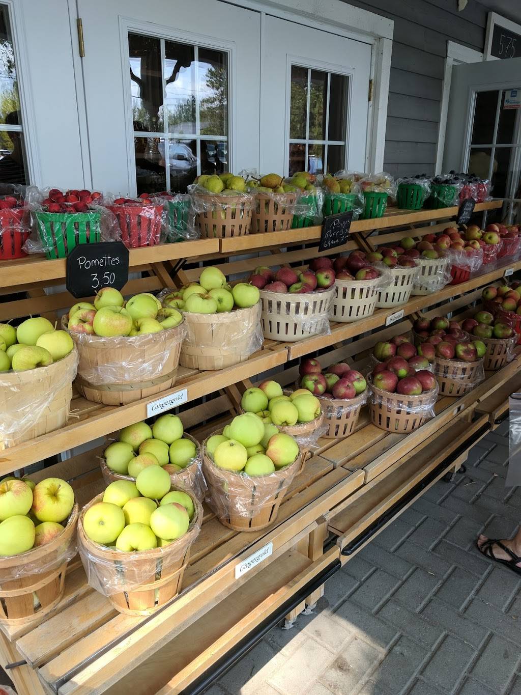 Vergers et Cidrerie Denis Charbonneau | restaurant | 575 Rang de la Montagne, Mont-Saint-Grégoire, QC J0J 1K0, Canada | 4503479184 OR +1 450-347-9184