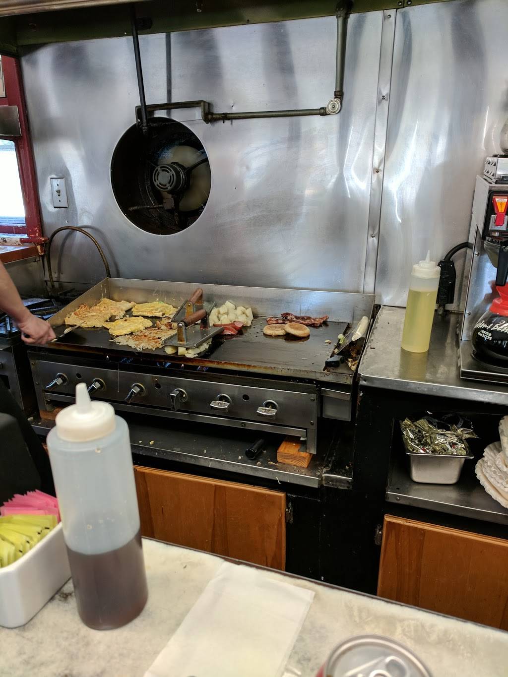 Chets Diner | restaurant | 191 Main St, Northborough, MA 01532, USA | 5083939403 OR +1 508-393-9403